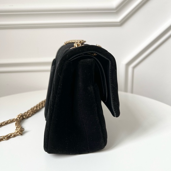 CHANEL REISSUE VELVET DOUBLE FLAP - Picture 3 of 10